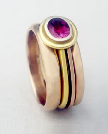 Stacking Ring in rose gold with pink Sapphire